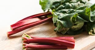 Stangen bilden sich weiterhin aus, sie enthalten nun jedoch größere mengen oxalsäure. Rhabarber Tipps Fur Kuche Garten Daskochrezept De
