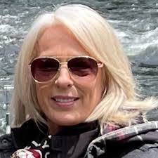 Lisa Rock's Instagram, Twitter & Facebook