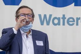 Ondernemer met hart en ziel met een knop die geen off stand heeft. Coucke Letterlijk En Figuurlijk In Zee Met Giorgio Armani Gazet Van Antwerpen Mobile