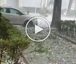 Temporali in arrivo su tutto il resto dell'italia nel weekend. Meteo Cronaca Diretta Video Inferno Di Grandine A Bologna Ilmeteo It