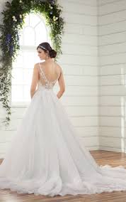 Das perfekte hochzeitskleid für jede frau du bist auf der suche nach dem idealen brautkleid? Brautkleid Im Prinzessin Stil Essense Of Australia Wedding Dresses