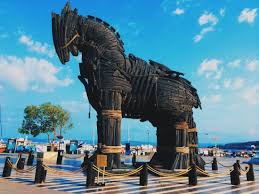 Çanakkale truva turizm sefer saatlerini ve fiyatlarını inceleyerek, en uygun otobüs biletini satın alın! Trojan Horse Review Of Canakkale Truva Heykeli Canakkale Turkey Tripadvisor