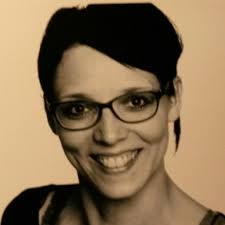 Eva Schrader's Instagram, Twitter & Facebook