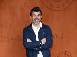 Comment participer à recherche appartement ou maison ? Recherche Appartement Ou Maison Stephane Plaza Entoure De Deux Magnifiques Mannequins Sur Le Tournage Femme Actuelle Le Mag