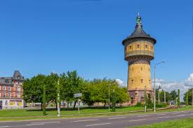 Wasserturm In Halle Wasserturm Turm Architektur