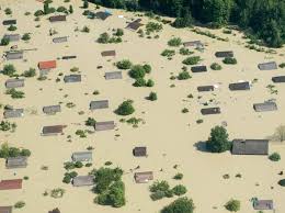 Hochwasser in der regenzeit in nigeria mehr als 350 tote: Fdacher Ragen Nahe Deggendorf Bayern Nach Einem Dammbruch Aus Dem Hochwasser Der Donau Juni 2013 Hochwasser Fischerdorfer Deutschland