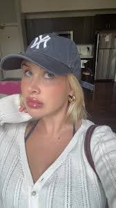 Tabitha Wisniewski's Instagram, Twitter & Facebook