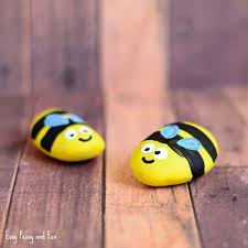 Check out this collection of 15 bee crafts for kids! 15 Cute Bumblebee Crafts