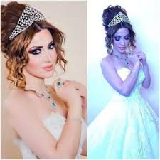 في المقابل، قال البعض إن مرح جبر أجمل من دانا، خاصة بالنسبة لفارق السن بينهما. Ø§Ù„Ù…Ù…Ø«Ù„Ø© Ø§Ù„Ø³ÙˆØ±ÙŠØ© Ù†Ø³Ø±ÙŠÙ† Ø·Ø§ÙØ´ Ø¨Ø§Ù„ÙØ³ØªØ§Ù† Ø§Ù„Ø£Ø¨ÙŠØ¶ Jadeedoha