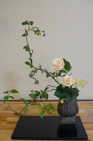 Ikeban Zen Association Ikeru Composition Florale Des Ateliers Et Stages D Ikebana De L Association Ikeru Art Floral Japonais Ikebana Arrangements Ikebana