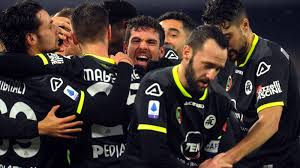 Spezia live uitslagen (en gratis live stream internet kijken), wedstrijdprogramma en resultaten van alle voetbal toernooien die spezia heeft gespeeld. Uberraschung Serie A Neuling La Spezia Schlagt Napoli Ein Schnippchen Kicker