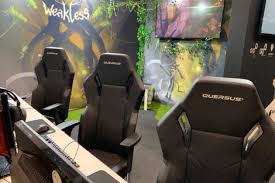 A trailblazing form in black with a hint of white. Quersus New Generation Gaming Chairs