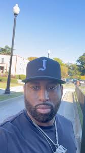 Why argue with hecklers when you up by 40? 🤷🏽‍♂️ 🏀