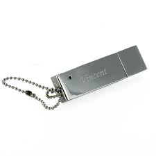 D'abord, la clé usb est utile pour stocker des données. Cadeau Grave Cle Usb Personnalisee Avec Photo Amikado