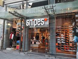 The verb originated in the 1770s among soldiers in british india where a hunter skilled enough to kill the elusive snipe was dubbed a sniper. Snipes