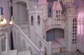 Pin By Jamie Egan On Habitaciones Princess Bedrooms Castle Bedroom Castle Bed