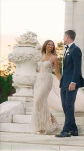 Bring us this summer vibe during these cold days! Here is Alexis & Zach’s  Trailer from this gorgeous Rosecliff Mansion wedding. You have to check out  the cake that matched the bride’s dress, OMG ...