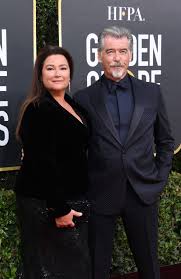 Pierce brosnan proudly posed alongside some of his family at the golden globes — his wife keely and their sons dylan and paris. Pierce Brosnan Pens Sweet Message To Darling Angel Wife On 26th Anniversary Starts At 60