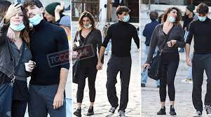 Antonella clerici mette in imbarazzo eli.→ #antonella clerici; Elisa Isoardi Mano Nella Mano Con Il Ballerino Raimondo Todaro Tgcom24