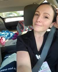 Kind stranger helps neighbor with jumper cables