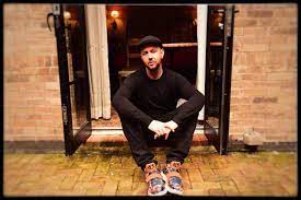 In the chorus you can play also in the beginning a c instead of a am. About Matt Simons Matt Simons
