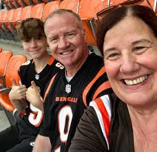 Linda Gandee's Instagram, Twitter & Facebook