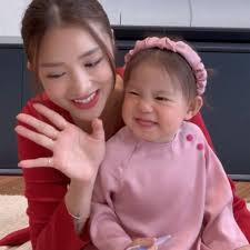 Chu chu ~~ —— 𝑷𝒂𝒎 𝑭𝒂𝒎𝒊𝒍𝒚 ♡ My bias @longbeomap & @salimhwg =  @pamyeuoi ✨ #pamfamily #pampam #pamiuoi #bepam #salim #salimhwg #baby  #family #familyphotography #like #likesforlike #likefamily #babygirl  #cutebaby #pamyeuoi #pammatzuong