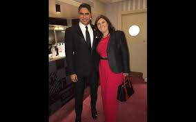Afastados dos dramas, ficaram, então, a matriarca, dolores aveiro, o namorado, josé andrade, os filhos, elma e hugo, os netos, rodrigo, josé dinis, beatriz e o filho de ronaldo, cristianin­ho, bem como o genro, edgar caires. Dolores Aveiro Deixa Mensagem Especial Ao Namorado Da Filha