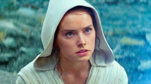 La protagonista de 'Star Wars', Daisy Ridley, dice que no le presta  atención a las críticas negativas del personaje de Rey: “No puedo cambiar  la forma en que algunos hombres ven a