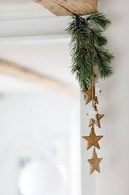 60 Minimalist Christmas Decoration On A Budget Interior Design 60 Minimalist Christm In 2020 Minimalist Christmas Decor Minimalist Christmas Simple Christmas Decor