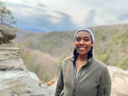 Neutral tile flooring and white crown molding balance the vibrant wall color. The 2021 Greenbiz 30 Under 30 Greenbiz