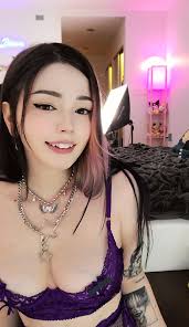 Mewisa - Free nude pics, galleries & more at Babepedia