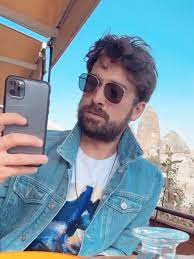 He is an actor, known for elimi birakma (2018), ask laftan anlamaz (2016) and ceberrut (2016). Alp Navruz Home Facebook