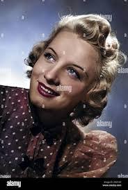 Sally Hendricks's Instagram, Twitter & Facebook