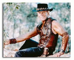 John cornell, paul hogan, on set of 'almost an angel' (1990) everett collection john cornell, the australian director and writer whose longtime friendship and comedy partnership with actor paul. Ss3210233 Filmbild Von Paul Hogan Promi Fotos Und Poster Bei Starstills Com Kaufen