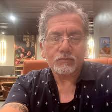 Algunos tips para componer canciones: cada quien tiene su propio proceso,  pero lo más importante es dejarse llevar, fluir y sentir con el corazón.  Déjense inspirar… y me cuentan cómo les fue