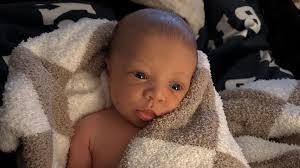 Einen Monat alt: Fred und Sydney Warner zeigen ihren Sohn!