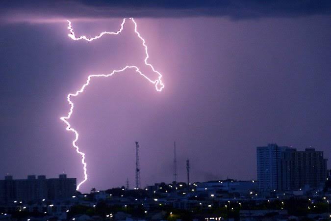 Inmet emite alerta laranja de perigo de tempestade; confira quais estados são afetados