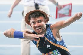E o paratleta petrúcio ferreira, multimedalhista no atletismo. Petrucio Ferreira Superatletas