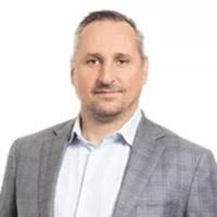 100+ perfiles de «Hynd»