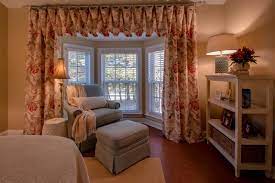 Debra janine thomas (born march 25, 1967) is an american figure skater and physician. Traditional Master Suite Huntersville Nc American Traditional Bedroom Charlotte By Debi Thomas Designs Houzz