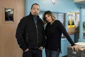 The svu searches for two suspects spotted fleeing the scene after a muslim woman is assaulted inside a synagogue. Law Order Svu Season 20 Episode 15 Tv Fanatic