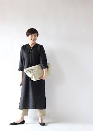 今日の研究 黒ワンピとフラットサンダルで夏の垢抜け作戦 命短し恋せよ乙女 50代の毎日コーデ 楽天ブログ 黒ワンピ 夏 ファッション 50代 年配の女性のファッション