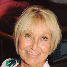 Sue Lamb (@suelambrealestate) • Instagram photos and videos