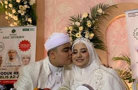 Kevin pun menyambut komentar onad dengan ungkapan rindu ingin berjumpa. Profil Ameer Azzikra Adik Alvin Faiz Yang Gak Takut Nikah Muda Matamata Com