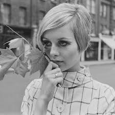 Embracing Fall Twiggy Holds A Maple Leaf While Standing In The Middle Of King S Road In Chelsea London 1966 Stan Meagher Twiggy Sixties Twiggy Model