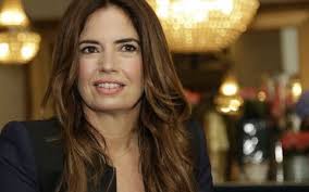 She was born in 1970s, in generation x. Barbara Guimaraes Apresenta Novo Look Aprovado