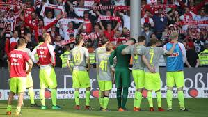 Wie von kölns trainer friedhelm funkel angekündigt ging seine mannschaft bornauw erlöst den fc. Bundesliga Der 1 Fc Koln Steigt Zum Sechsten Mal Aus Der Bundesliga Ab Und Peilt Direkten Wiederaufstieg An