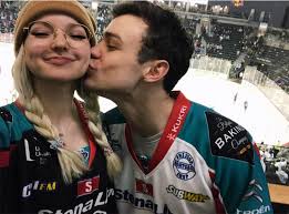 Together thomas and dove form one of the cutest couples in hollywood. Dove Cameron Gushes About Boyfriend Thomas Doherty He S The Love Of My Life People Com