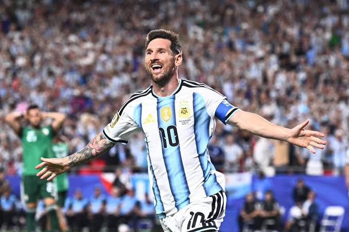 Watching Lionel Messi's enduring brilliance, from his infancy to iconic  status – 20 years apart - The Athletic